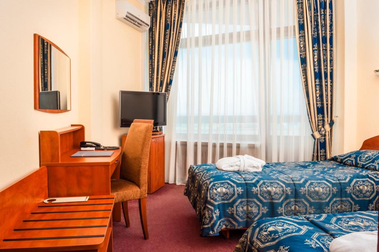 Hotel Kyiv מלון 4*