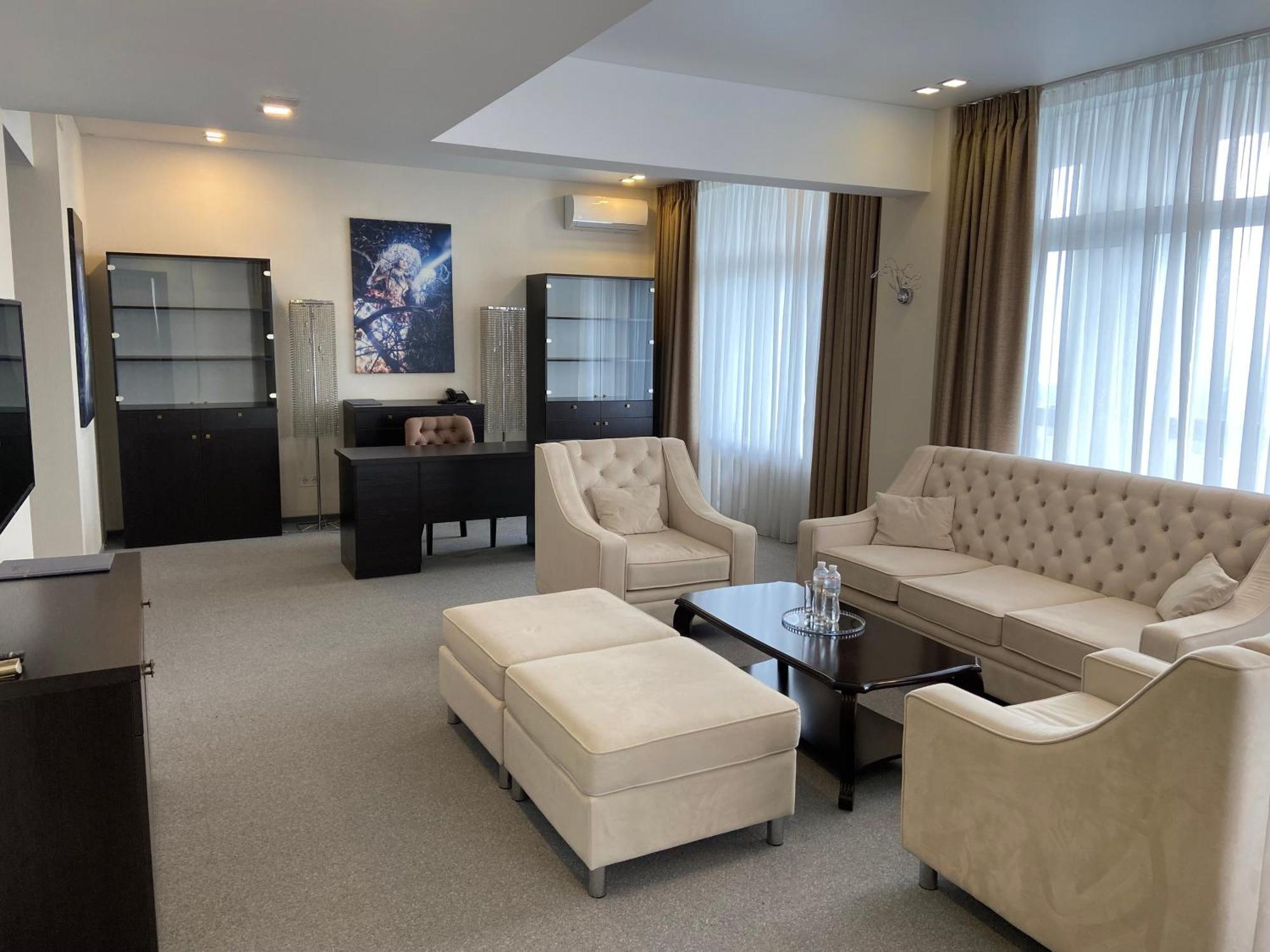 מלון Hotel Kyiv קייב